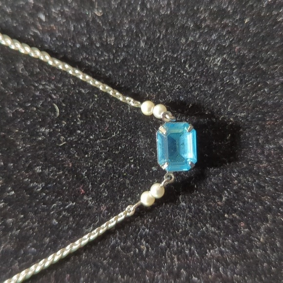 Avon Vintage Aqua Blue Ice Pendant Necklace - Silver Tone - Picture 1 of 6